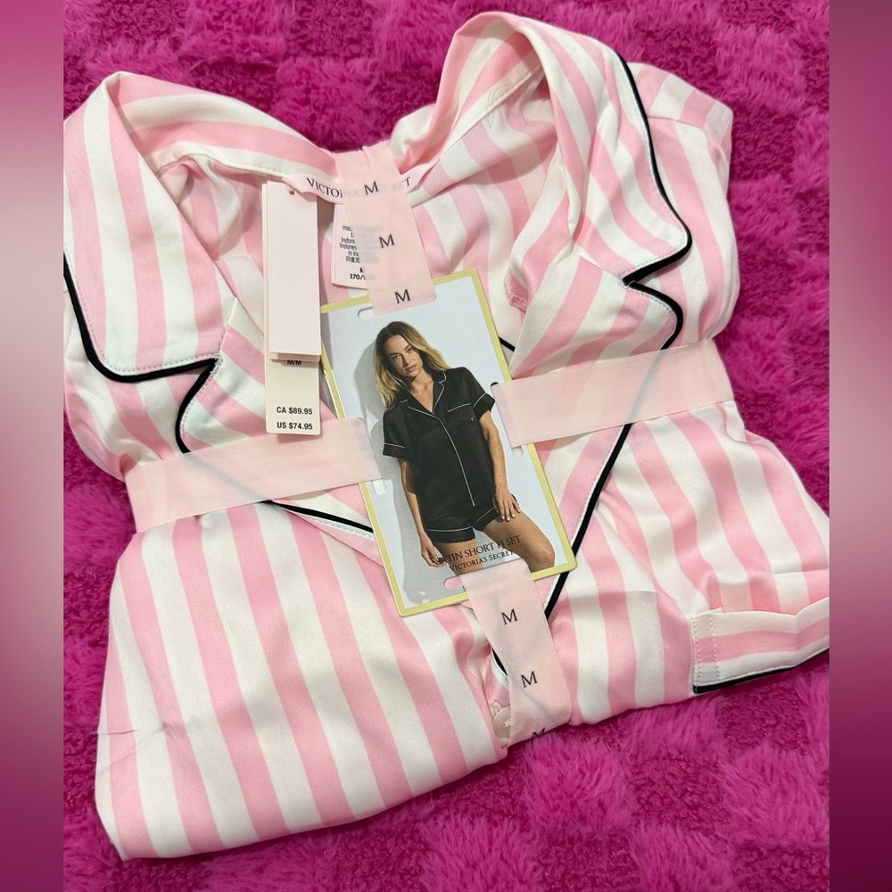 NEW MEDIUM Victoria's Secret London Embroidered Iconic Stripe Satin Short Pajama